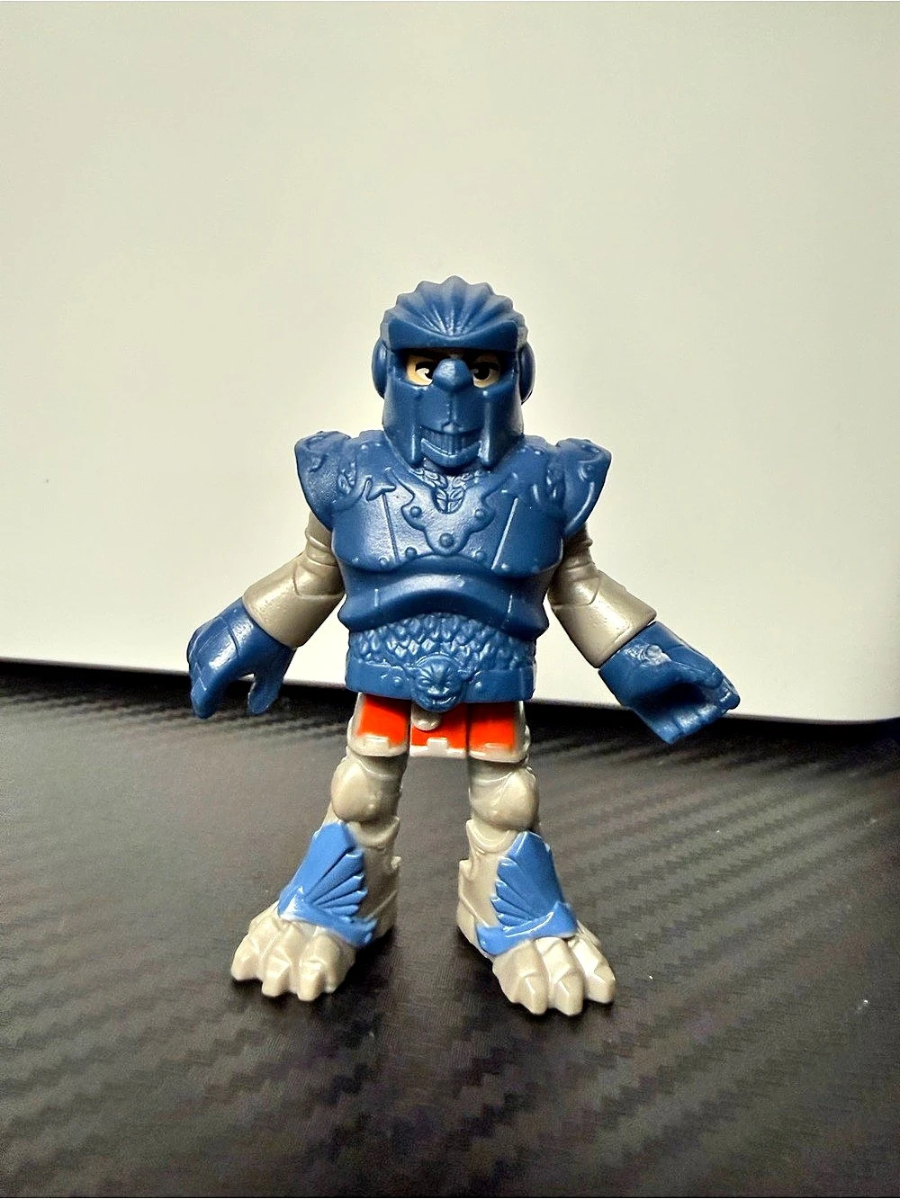 Imaginext Castle Blue Knight 3” Action Figure Fisher Price Mattel
